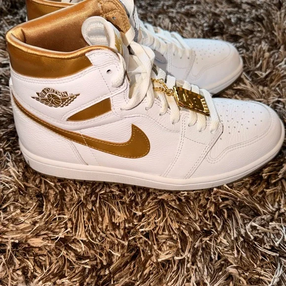 Nike White and Gold Women's Sneakers - Picture 4 of 8